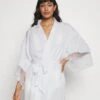 BLUEBELLA Marseille Luxury Kimono - Albornoz - White 2 BLUEBELLA Marseille Luxury Kimono - Albornoz - White -Tienda De Moda Femenina bc4e6466a7aa49268beda80ad2642c71