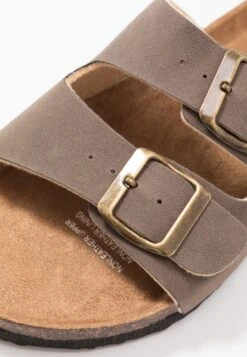 Rex Double Buckle Slide - Pantuflas - Brown 11 Rex Double Buckle Slide - Pantuflas - Brown -Tienda De Moda Femenina bd4b6c2adde8480598a8e6cfdb8c8cdf