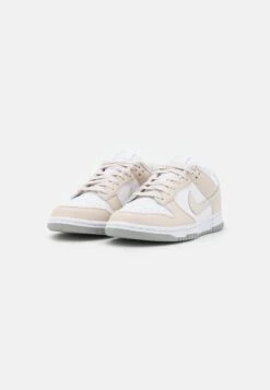 Nike Sportswear Dunk Next Nature - Zapatillas - White/Light Orewood Brown 8 Nike Sportswear Dunk Next Nature - Zapatillas - White/Light Orewood Brown -Tienda De Moda Femenina bda9cc92bb5446d0b63e3fb047683d50