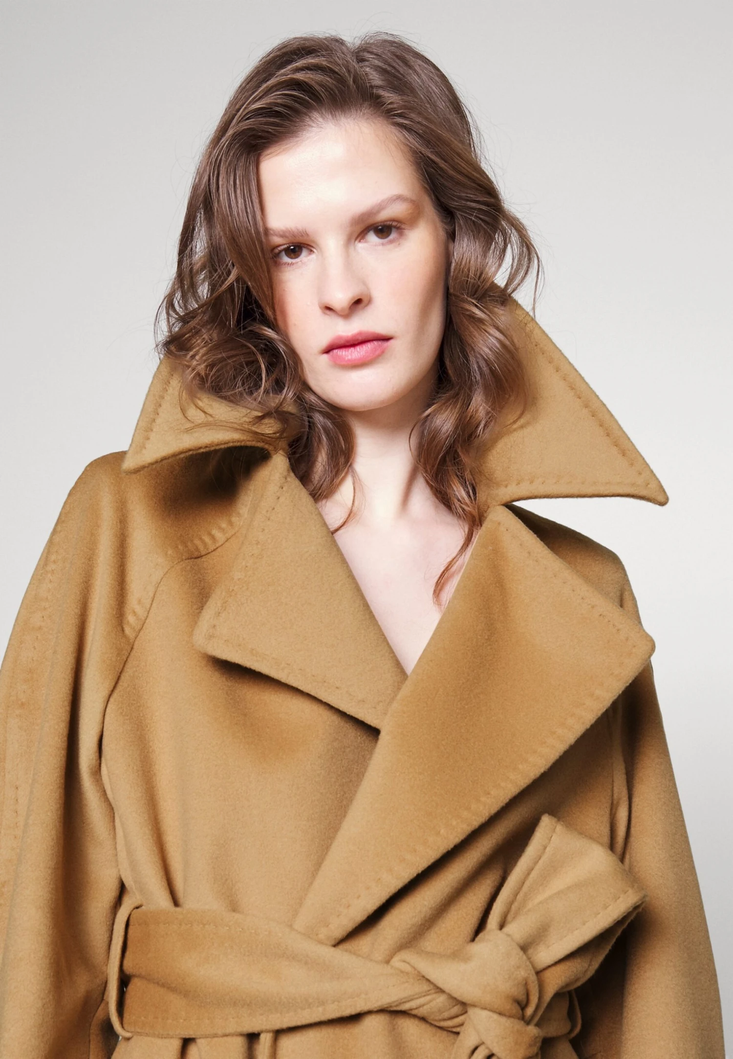 DRYKORN Alperton - Abrigo Clásico - Brown 6 DRYKORN Alperton - Abrigo Clásico - Brown - Imagen 4