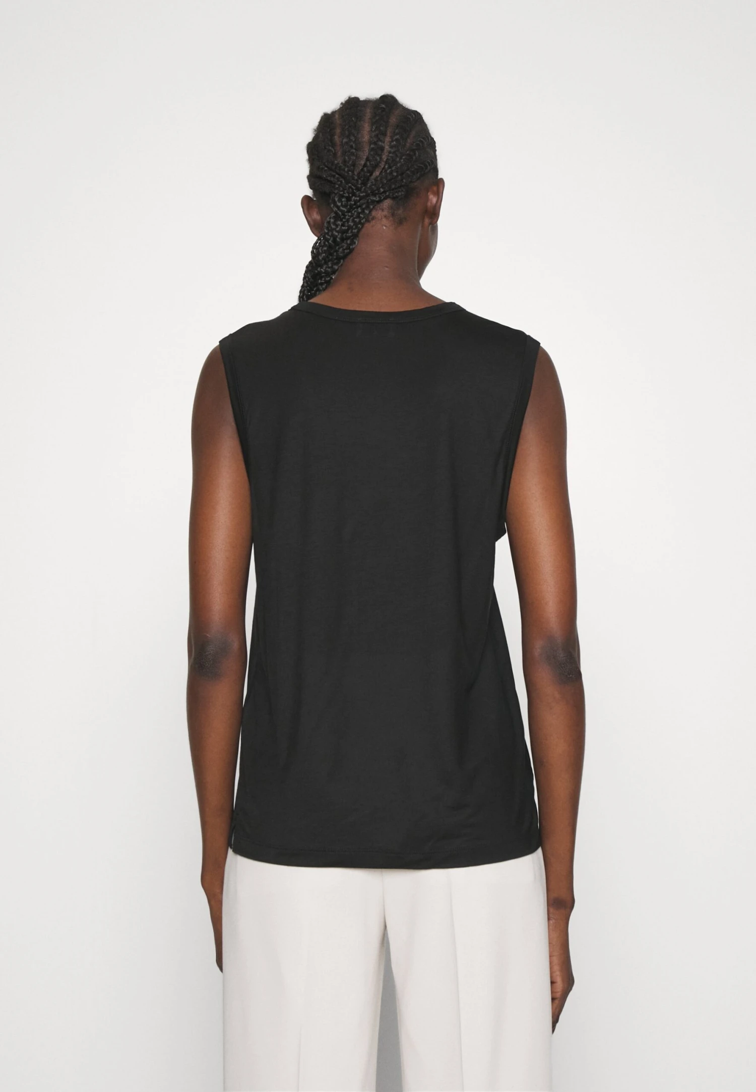 Filippa K V-Neck Tank- Top - Black 6 Filippa K V-Neck Tank- Top - Black - Imagen 4