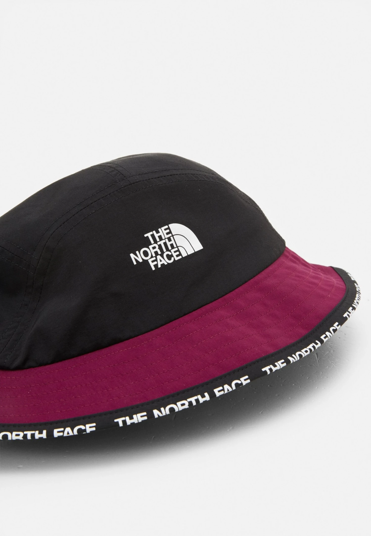 The North Face Cypress Bucket Unisex - Sombrero - Boysenberry 5 The North Face Cypress Bucket Unisex - Sombrero - Boysenberry - Imagen 3