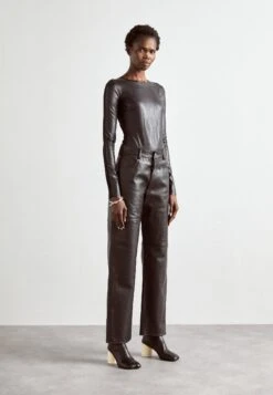 MM6 Maison Margiela Camiseta De Manga Larga - Black 11 MM6 Maison Margiela Camiseta De Manga Larga - Black -Tienda De Moda Femenina ca02ce11024140c89e858942f97ff46d