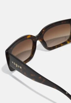 Hailey Bieber X Vogue Eyewear - Gafas De Sol - Dark Havana -Tienda De Moda Femenina ca4dcf1c6ca64234ba05dc760ce26021