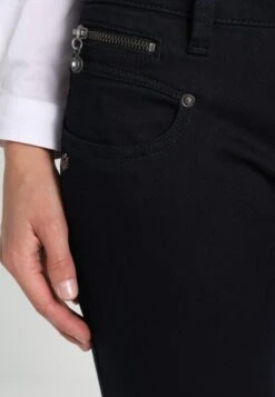 Freeman T. Porter Alexa - Vaqueros Slim Fit - Flora 11 Freeman T. Porter Alexa - Vaqueros Slim Fit - Flora -Tienda De Moda Femenina caddb95fac7d4555acf191606c687124