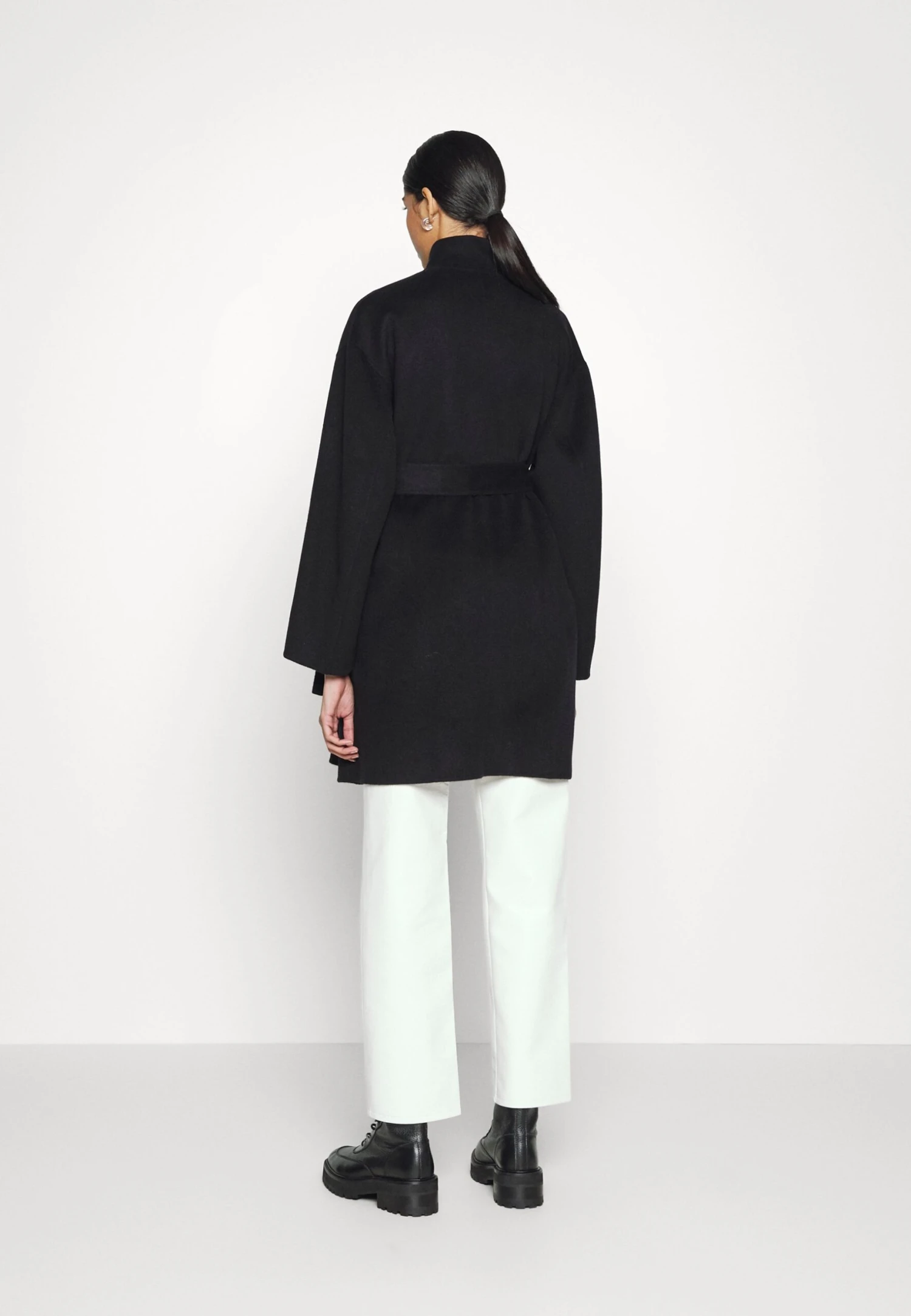 Filippa K Edina Jacket - Abrigo Corto - Black 6 Filippa K Edina Jacket - Abrigo Corto - Black - Imagen 4