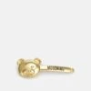 MOSCHINO Brooch - Otros Accesorios - Shiny Gold-Coloured 2 MOSCHINO Brooch - Otros Accesorios - Shiny Gold-Coloured -Tienda De Moda Femenina d0a1ca67667347478bdd9598a65954b7