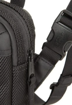 Eastpak The One Cnnct - Funda Para Cámara - Cnnct Coat 5 Eastpak The One Cnnct - Funda Para Cámara - Cnnct Coat -Tienda De Moda Femenina d4386bf673db4aa6997ab15a79c5cdc1