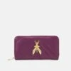 Patrizia Pepe Portamonete Purse - Monedero - Futuristic Purple 2 Patrizia Pepe Portamonete Purse - Monedero - Futuristic Purple -Tienda De Moda Femenina d454f7e6974c48ae9a20e03b3a070fa1