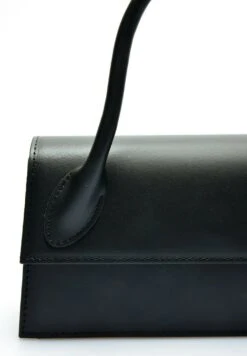 Bolso De Mano - Black -Tienda De Moda Femenina d5234bbaf483420bbf6e30bef3e182be