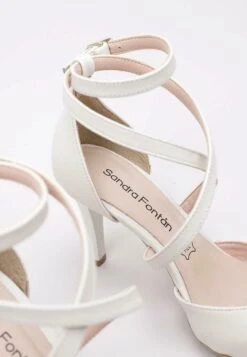 Pannas - Zapatos Altos - Beige -Tienda De Moda Femenina d5367a95901f4cc4b4c2b843e24bed42