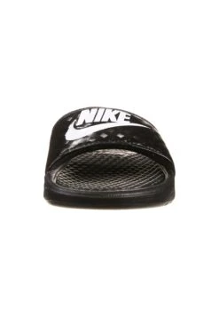 Nike Sportswear Benassi- Sandalias Planas - Black/White -Tienda De Moda Femenina e134aed3d7f44016b1146971aa3eb4d0