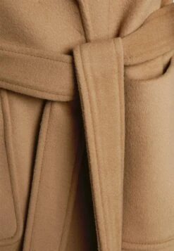 MAX & Co. Shortrun - Abrigo Corto - Camel -Tienda De Moda Femenina e56804a429494a13b1b2ee1d5f5173f1