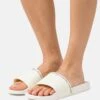 Calvin Klein Pool Slide - Chanclas De Baño - Marshmallow -Tienda De Moda Femenina e63cbd759d0342aeb5072bbeb155f8ca