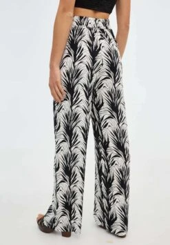 Fluido - Pantalones - Beige -Tienda De Moda Femenina e9131cc1ce464ff6864c7a27cf7f4fea