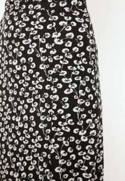 Trendyol Falda Acampanada - Black -Tienda De Moda Femenina eb84cea7dd464998ae7eb7f0be59d5ab