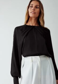 Mary - Blusa - Black 12 Mary - Blusa - Black -Tienda De Moda Femenina ebbc3375a4a24144b239e1053a1ac874