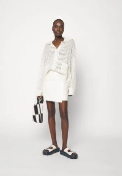 Holzweiler Tired Cardigan - Chaqueta De Punto - Ecru 11 Holzweiler Tired Cardigan - Chaqueta De Punto - Ecru -Tienda De Moda Femenina ed3a6aaff3114446be26ca61892c7d4b