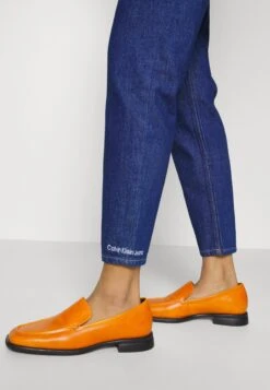 Calvin Klein Jeans Mom - Vaqueros Boyfriend - Denim Medium 13 Calvin Klein Jeans Mom - Vaqueros Boyfriend - Denim Medium -Tienda De Moda Femenina ee4bd0258ad843f4ba42e7ddd53c5a3d