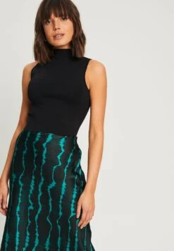 Cove - Falda Acampanada - Emerald Tie Dye Stripe 11 Cove - Falda Acampanada - Emerald Tie Dye Stripe -Tienda De Moda Femenina f27956a8e7544c41824699a8aee1697e