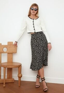 Trendyol Falda Acampanada - Black