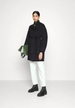 Filippa K Edina Jacket - Abrigo Corto - Black 14 Filippa K Edina Jacket - Abrigo Corto - Black -Tienda De Moda Femenina f7e49ce657f548c1a96341460ba354a0