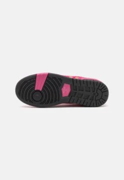 MOSCHINO Zapatillas - Fuxia -Tienda De Moda Femenina ff7c5c417a3f4a7784d2c8922cb885a6